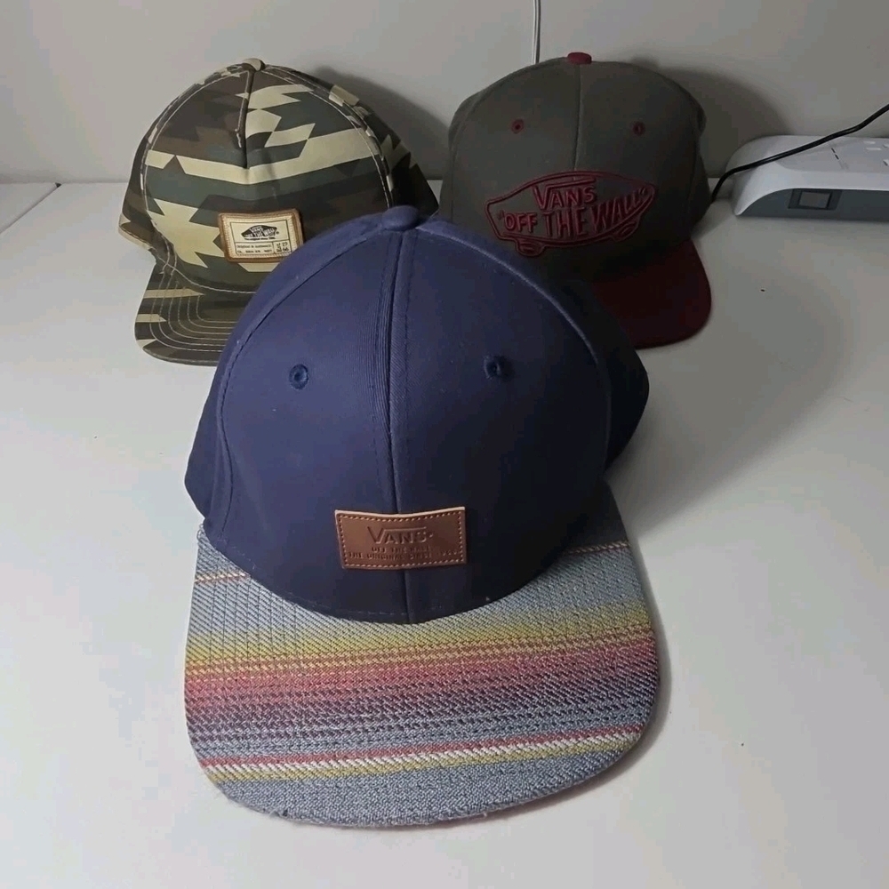 Vans Men’s Navy Snapback Hat with Multicolor Stripe Brim